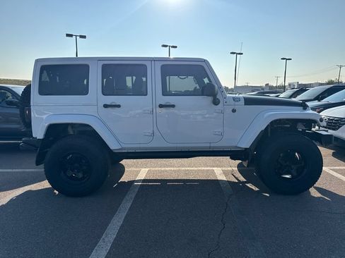 Used 2013 Jeep Wrangler Unlimited Sahara w/ Connectivity Group AWD/4WD image 7