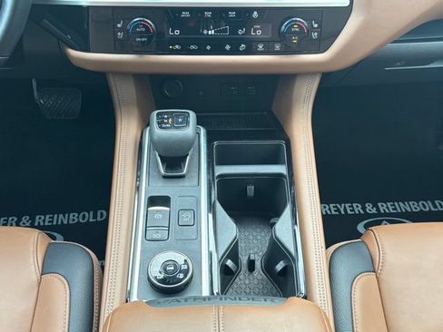 Used 2025 Nissan Pathfinder Platinum AWD/4WD image 26