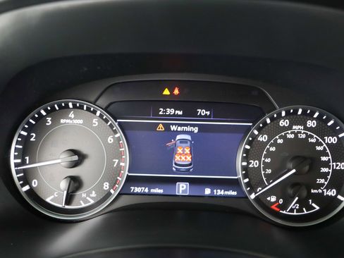 Used 2022 Nissan Armada SL w/ Captain's Chairs Package image 16