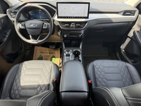 Used 2023 Ford Escape Platinum w/ Premium Technology Package image 11