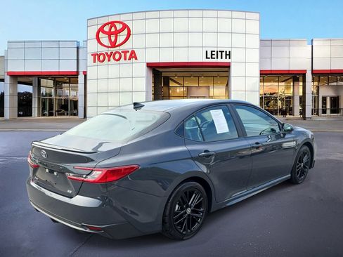 Used 2025 Toyota Camry SE w/ Multimedia Upgrade Package image 5