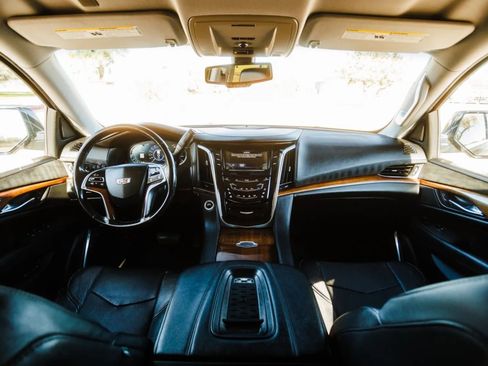 Used 2017 Cadillac Escalade ESV 2WD image 26