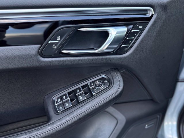 Used 2023 Porsche Macan AWD/4WD image 14