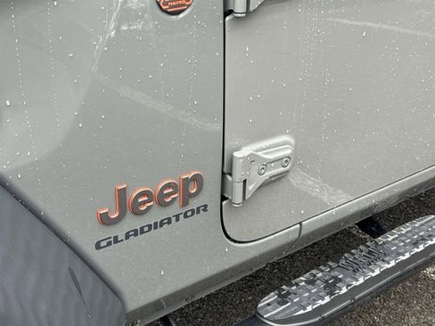 Used 2021 Jeep Gladiator Mojave AWD/4WD image 10