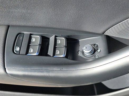 Used 2015 Audi Q3 2.0T Prestige image 23