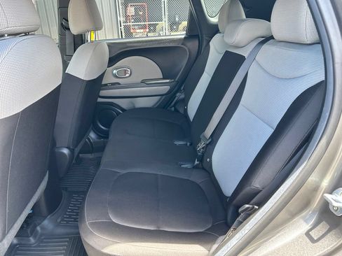 Used 2019 Kia Soul FWD image 18