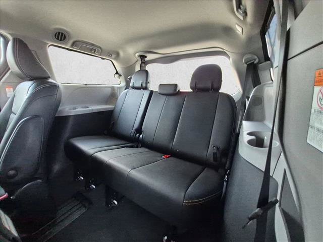 Used 2020 Toyota Sienna SE w/ SE Preferred Package FWD image 22