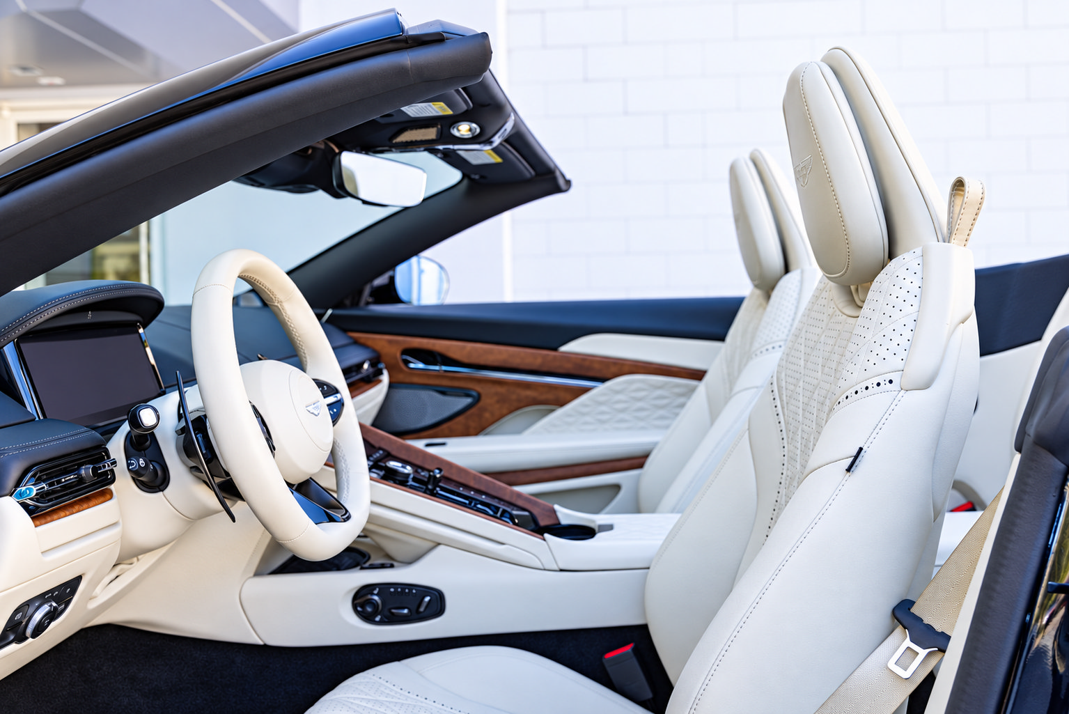 Used 2024 Aston Martin DB12 Convertible RWD image 14