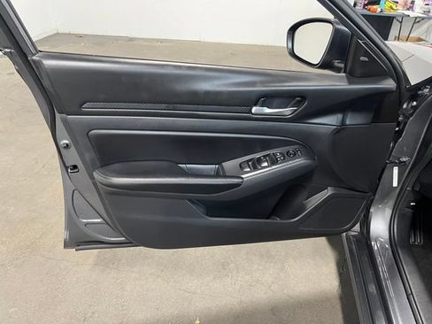 Used 2024 Nissan Altima 2.5 SV FWD image 24