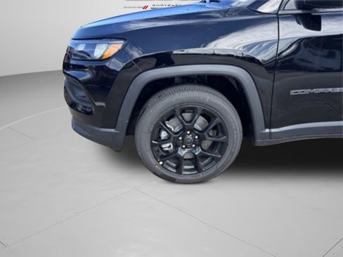 New 2026 Jeep Compass Latitude image 9