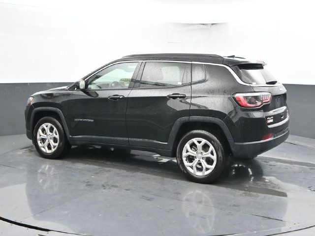 Used 2024 Jeep Compass Latitude AWD/4WD image 9