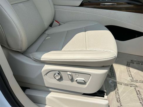 Certified 2024 Cadillac Escalade ESV Sport Platinum w/ LPO, ONYX Package image 15