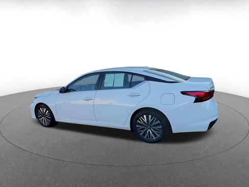 Used 2025 Nissan Altima 2.5 SV FWD image 10