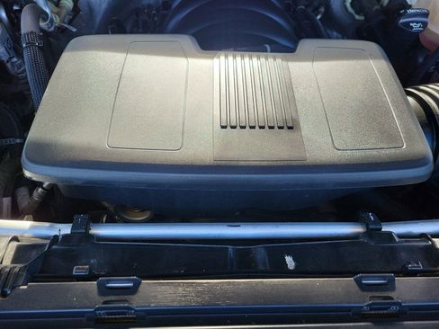 Used 2023 Chevrolet Suburban LT image 29