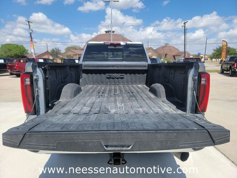 Used 2025 GMC Sierra 3500 SLT w/ SLT Premium Package AWD/4WD image 30