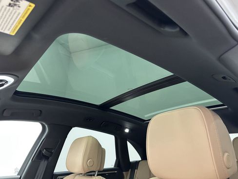 Certified 2025 Porsche Macan AWD/4WD image 21