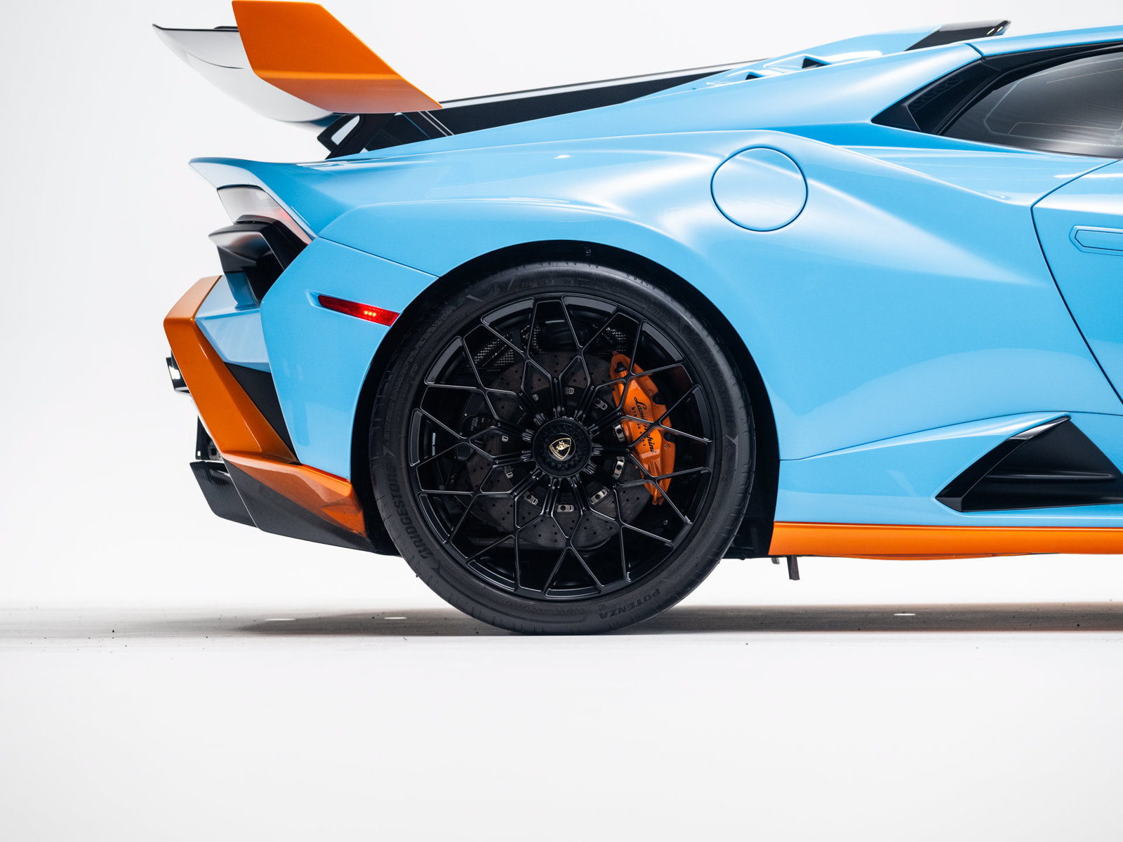 Used 2022 Lamborghini Huracan STO RWD image 12