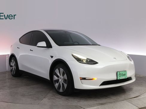 Used 2023 Tesla Model Y Long Range AWD/4WD image 13