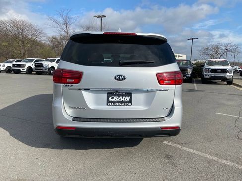 Used 2021 Kia Sedona LX image 6