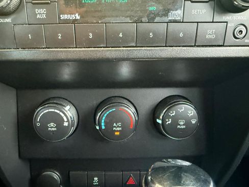 Used 2011 Dodge Nitro SE RWD image 19
