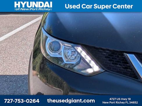 Used 2018 Nissan Rogue Sport SV w/ SV All-Weather Package AWD/4WD image 9