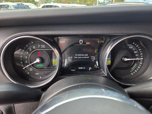 Used 2022 Jeep Wrangler Unlimited Sahara AWD/4WD image 22