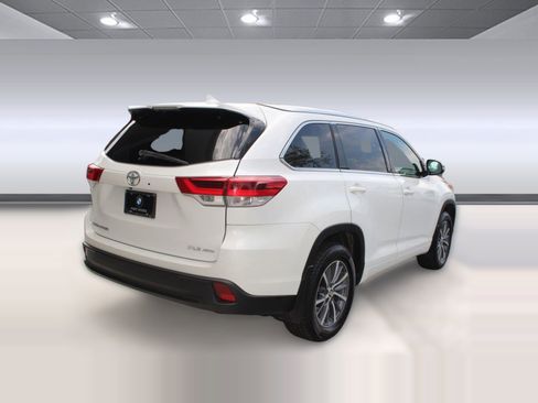 Used 2018 Toyota Highlander XLE image 9