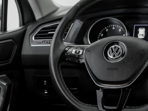 Used 2021 Volkswagen Tiguan SE FWD image 15