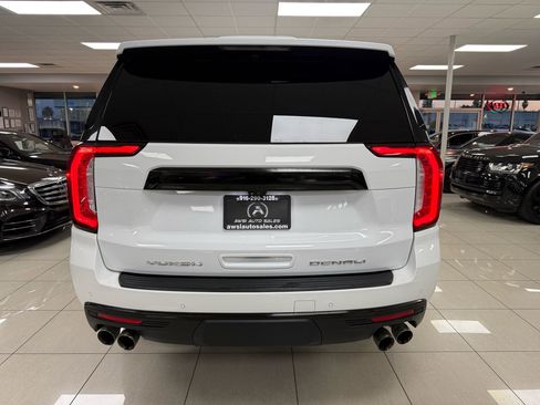 Used 2021 GMC Yukon XL Denali w/ Denali Premium Package image 5
