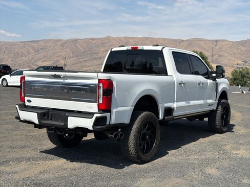Used 2023 Ford F350 Platinum w/ FX4 Off-Road Package AWD/4WD image 12
