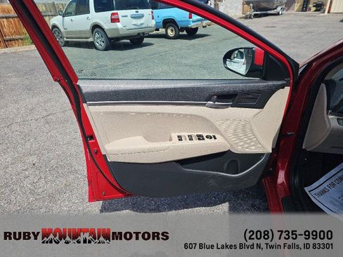Used 2020 Hyundai Elantra SE FWD image 10