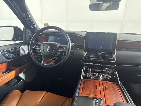 Used 2021 Lincoln Navigator Reserve w/ Luxury Package AWD/4WD image 18