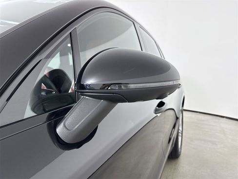 Certified 2021 Porsche Macan S image 12