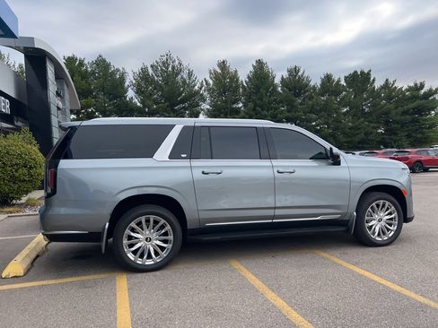 Used 2024 Cadillac Escalade ESV Premium Luxury image 6