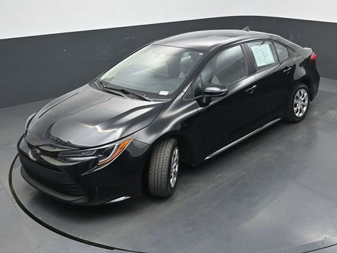 Used 2024 Toyota Corolla LE image 36