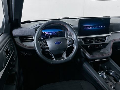 Used 2025 Ford Explorer ST-Line w/ ST-Line Street Pack AWD/4WD image 18