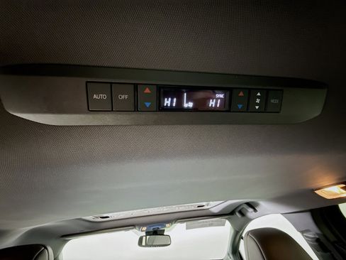 Certified 2022 Toyota Sienna XSE image 33