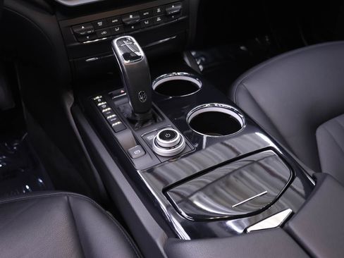 Used 2023 Maserati Ghibli Modena Q4 AWD/4WD image 16
