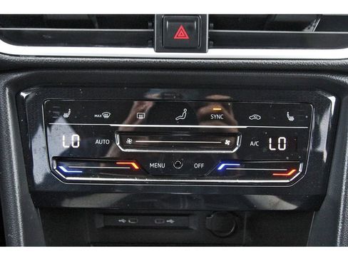 Used 2025 Volkswagen Taos SE image 29