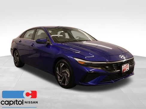 Used 2025 Hyundai Elantra SEL FWD image 1