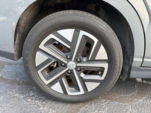 Used 2023 Hyundai Kona SE w/ Cargo Package FWD image 15