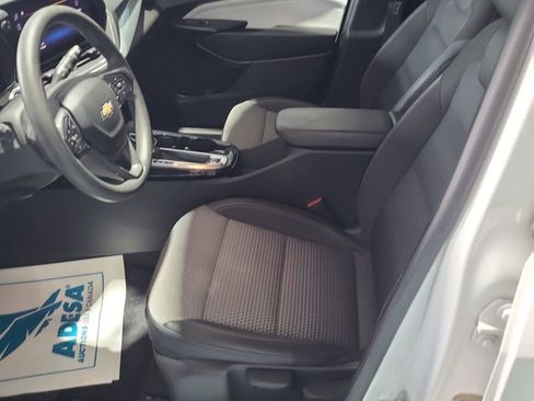 Used 2024 Chevrolet Trax LT image 3