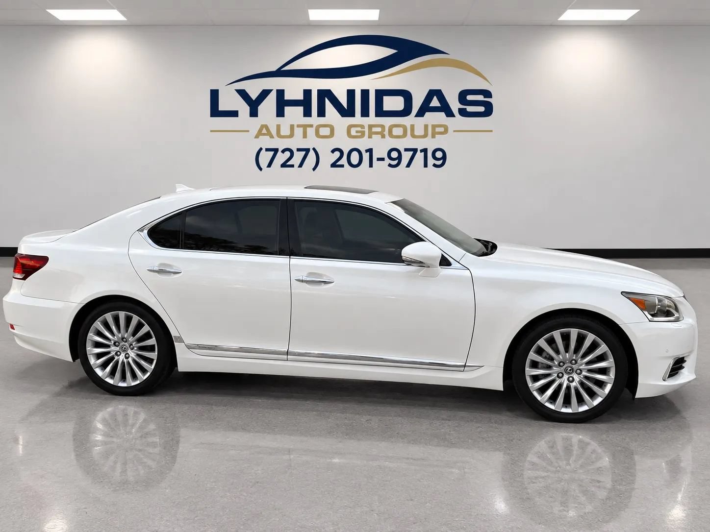 Used 2013 Lexus LS 460 w/ Comfort Pkg RWD image 4