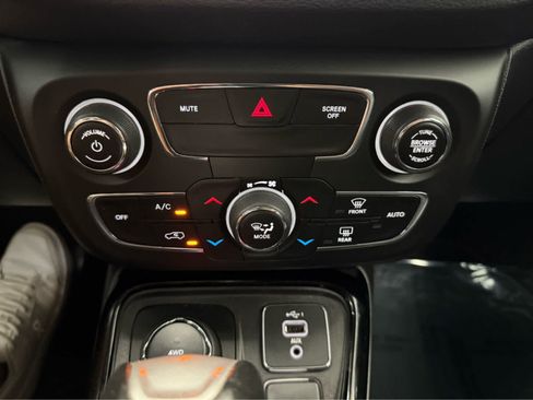 Used 2019 Jeep Compass Limited AWD/4WD image 18