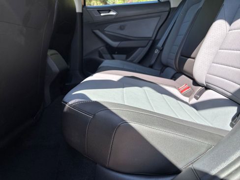 Used 2025 Volkswagen Jetta SE image 25