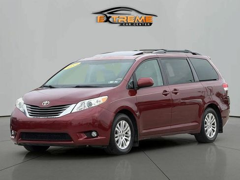 Used 2013 Toyota Sienna XLE FWD image 1