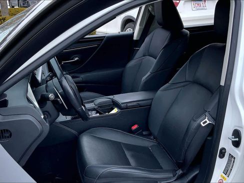 Used 2019 Lexus ES 300h w/ Premium Package image 8