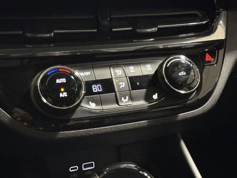 Used 2025 Buick Envista Sport Touring w/ Convenience I Package image 16