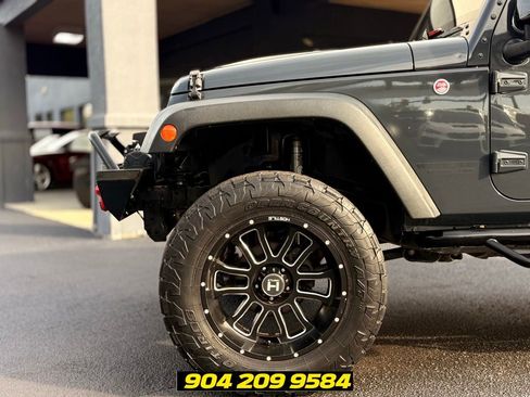 Used 2017 Jeep Wrangler Unlimited Rubicon AWD/4WD image 12