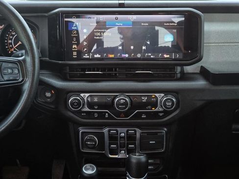 Used 2024 Jeep Gladiator Sport AWD/4WD image 15